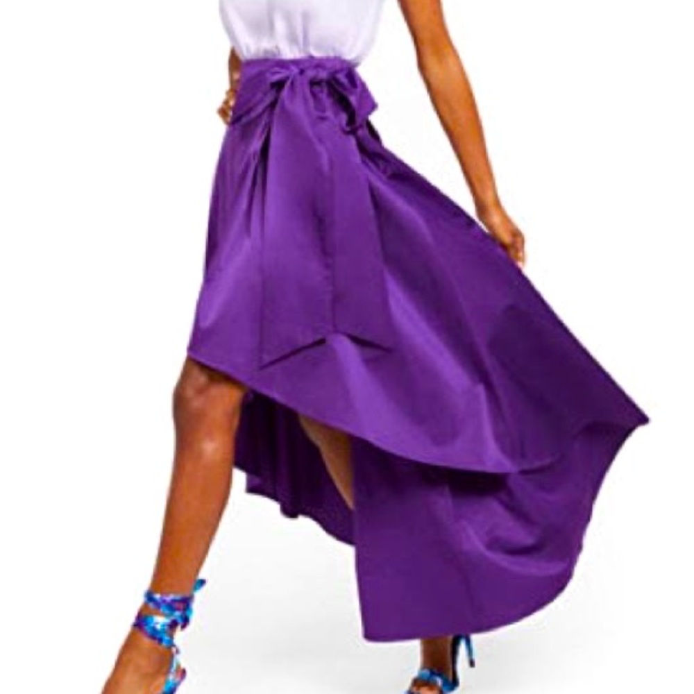 Turn heads with this hi-lo, high drama, purple wrap skirt M